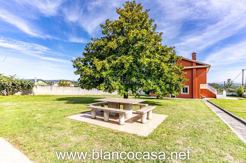 Foto fffc4a25-51fc-47bd-887e-6fcaf7efdcc9. Casa  con gran terreno en xoane da estrada, 389 m construidos en parcela de 1.637 m en Carballo