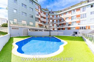 Location Appartement à Malpica de Bergantiños. Piso en alquiler con piscina y a 450 m de la playa de canido mal