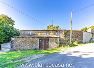 Haus in Laracha. Casa para reformar con 10.486 m2 de  terreno en laracha a coruña
