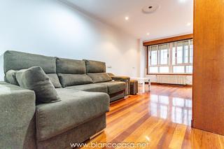 Location Appartement à Carballo. Amplio piso en alquiler en  calle fomento carballo  a coruña