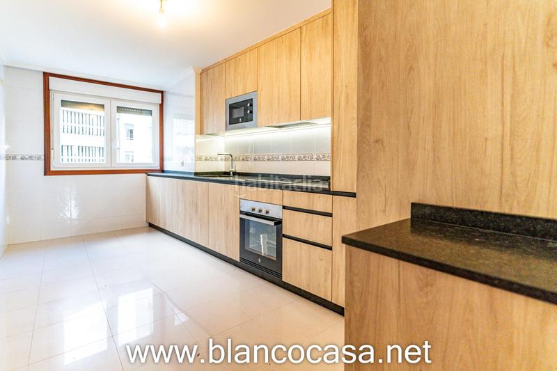 Foto 7fd2bc03-b368-4e63-8f66-76a27103d4a7. Rent flat with parking in Carballo