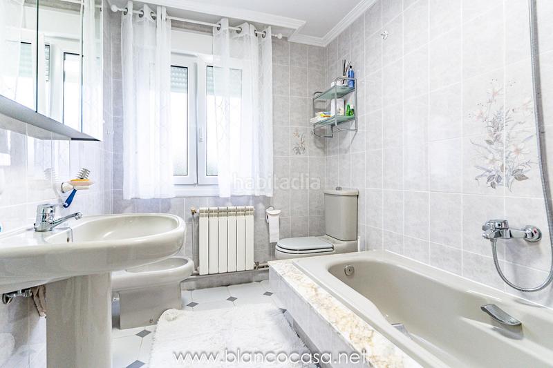 Foto ee8bd2e4-ffbb-4ebc-8427-cd4c9af77929. Maison avec parking dans Coristanco