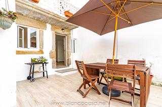 House in Ponteceso. Casa reformada con terraza a 100 m del puerto  en corme a coruña