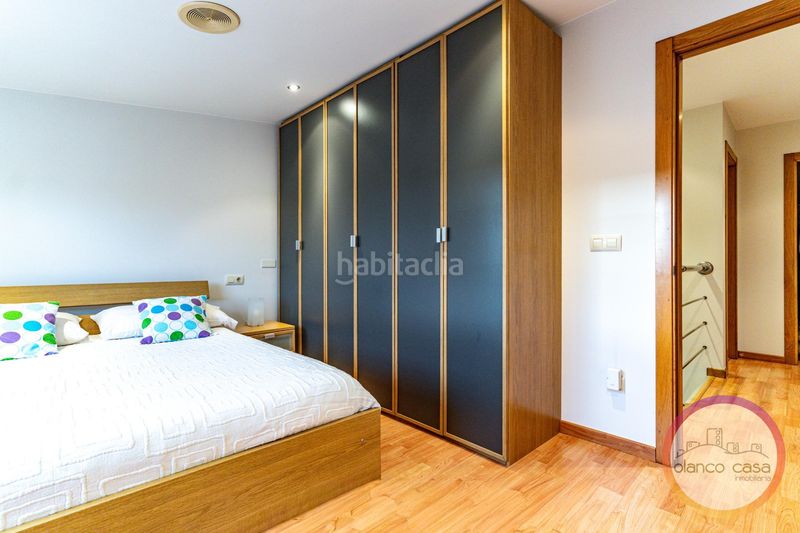 Foto f23dd474-cbbb-4a60-91a2-485d8921c53d. Casa amb calefacció aparcament a Carballo