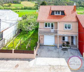 Casa en Dumbr�a. Casa lista para entrar con 382 m2 con terraza terreno por 229.50