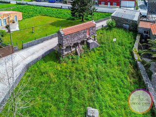 Bauernhof in Dumbría. Finca rústica con hórreo y galpón de piedra olveira  dumbría