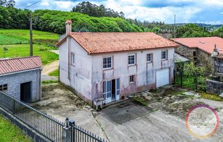 Haus in Laracha. Casa  alpendre  hórreo  en montemaior a larachaa coruña por 169.