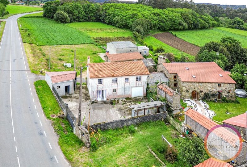 Foto 1a8c13e7-df6d-47f3-b256-67002e7f5999. Casa amb calefacció aparcament a Laracha
