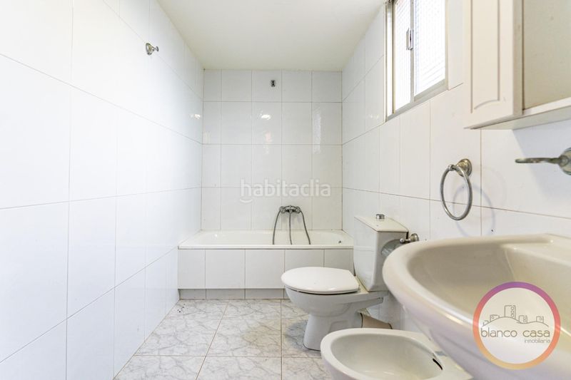 Foto a273e40d-a89d-42a5-b249-044cc2b1b9b1. Casa amb calefacció aparcament a Laracha