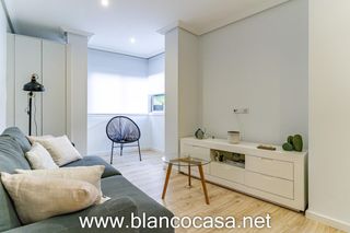 House in Malpica de Bergantiños. Edificio de viviendas a 500 m de la playa y con vistas al mar en