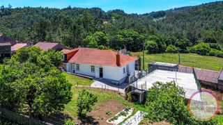 Casa en Cabana de Bergantiños. Casa lista para entrar con 1.005 m2 de terreno cerrado  en caban