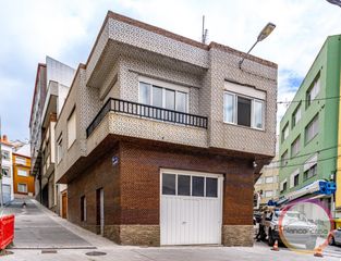 Flat in Ponteceso. Por 125.000  compras un piso , un bajo y un trastero a 170metros