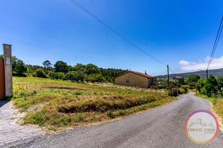 Terreno residencial en Carballo. Solar urbano en venta por 50.000  a 5,5 km de razo  carballo  a