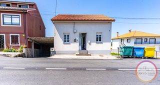 Casa en Carballo. Casa lista para  entrar a  vivir con  terreno y garaje a  solo 5