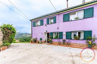 Casa en Carballo. Casa con 1.487 m2 de terreno por solo 169.900   a 8 km de carbal