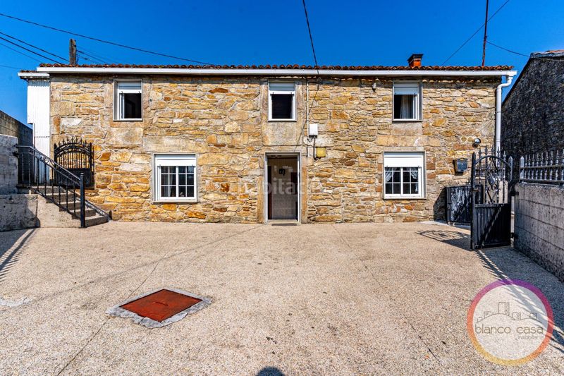 Foto 5a9ed293-3a00-42b4-b253-661cbdcdd605. Casa amb aparcament a Santa Comba