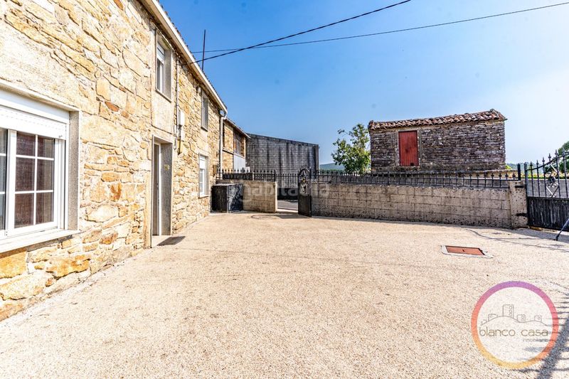Foto 659c6e70-640d-4b58-a9a8-c3bc83c1a14a. Casa amb aparcament a Santa Comba