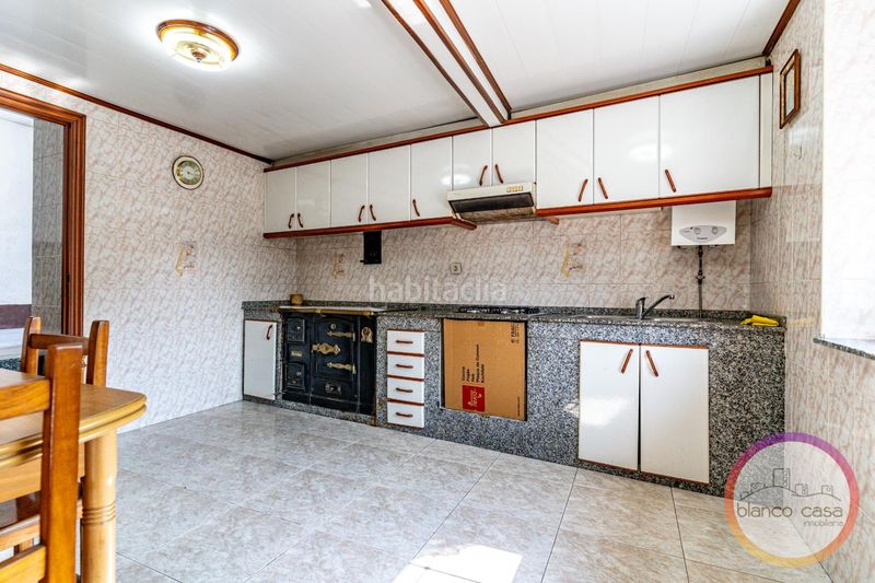 Foto 7bf3e214-c985-4dae-82a3-509df2e6aa78. Casa amb aparcament a Santa Comba