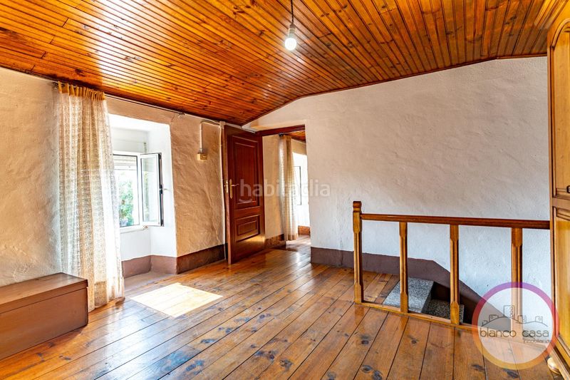 Foto b389bcf3-a7fb-4a76-ae0b-13eda373583e. Casa amb aparcament a Santa Comba