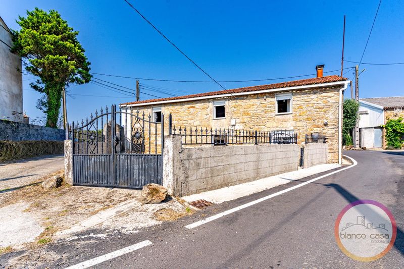 Foto d9517476-ed7c-477a-9a76-6a08b6358034. Casa amb aparcament a Santa Comba