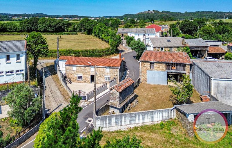 Foto ed794617-604b-441d-b46d-eeef7c1a0d4e. Casa amb aparcament a Santa Comba
