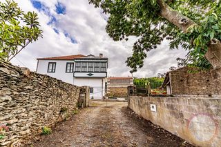 Maison à Malpica de Bergantiños. 518 m2 de propiedad  25.612  de terreno  en cerqueda, malpica  d