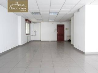 Location Bureau à Carballo. Alquiler de local para oficina de 66m2 en calle peatonal y comer