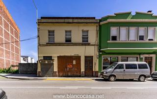Maison à Carballo. Casa con terreno en pleno  centro de carballo  a reformar a tu g