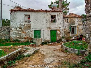 Maison à Ponteceso. Casa con terreno para reformar a 700m del paseo marítimo de corm