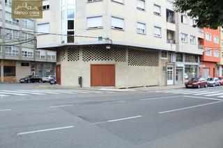 Lloguer Local Comercial a Carballo. Local haciendo esquina de 100m2 en avenida milagrosa