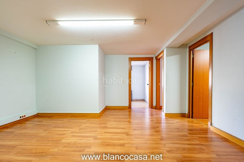 Foto 19ef1fff-9084-4bbb-a496-1211e56cbd61. Ufficio in Carballo