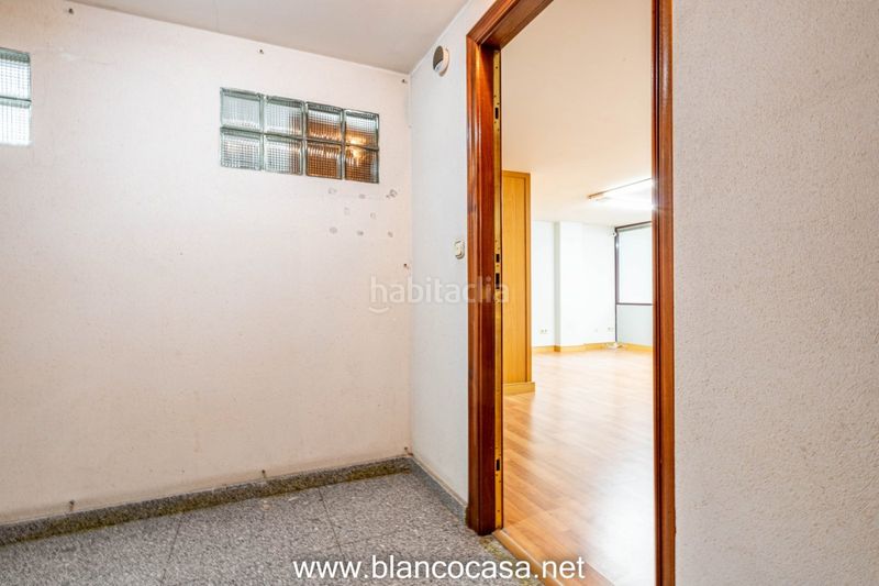 Foto d69cb090-4dac-4494-8e2e-618e175310b6. Ufficio in Carballo