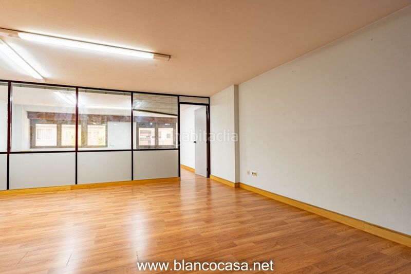 Foto f5caeaa7-bf96-4072-ab37-871f75ce21d8. Ufficio in Carballo