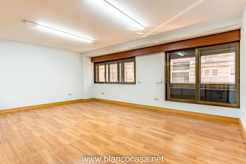 Foto fc7022a5-8ce4-4c55-9c92-40a0bd387779. Ufficio in Carballo