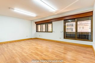 Office space in Carballo. Tu oficina en carballo  a coruña entreplanta en venta en  calle