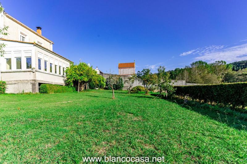 Foto b7795b0f-ecde-4a6c-b514-95012a251c75. Casa amplia casa con terrenazo en tella en Ponteceso