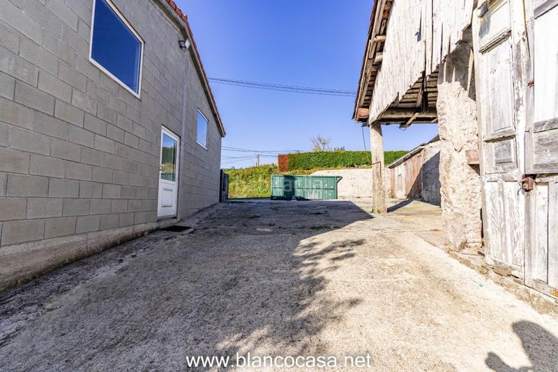 Foto f47eb94a-140f-4c9e-9646-9d73cbf86407. Casa amplia casa con terrenazo en tella en Ponteceso