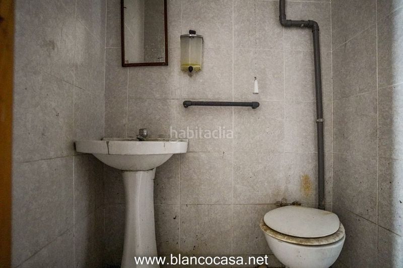Foto d9490915-fb86-4744-b839-37d92a76694c. Alquiler local comercial local en alquiler con excelente ubicación! en Carballo