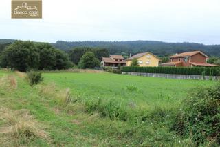 Terreny residencial a Carballo. Terreno de núcleo rural en entrecruces carballo