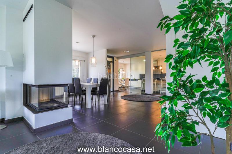 Foto 00239b81-63d6-428e-b762-64053adecc7e. Casa lujosa, moderna y con un gran terreno en Carballo