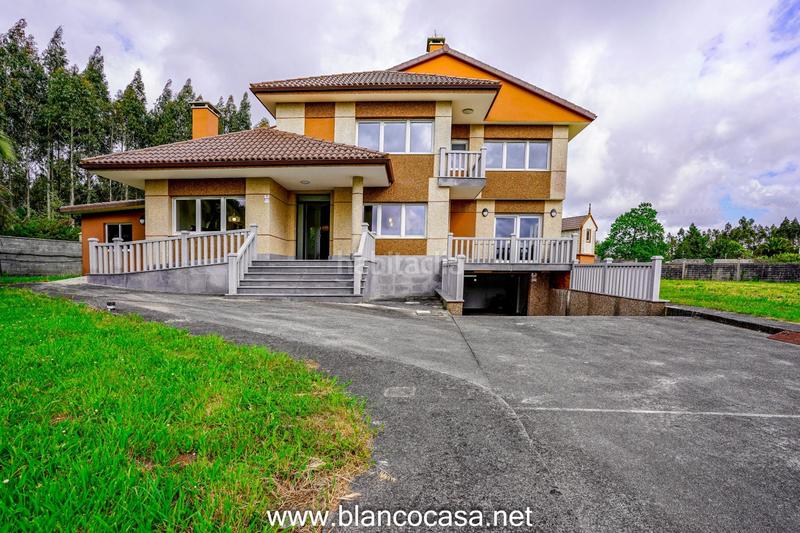 Foto 17d8b11a-cdf2-43a0-b000-e9a0e0afc557. Casa lujosa, moderna y con un gran terreno en Carballo
