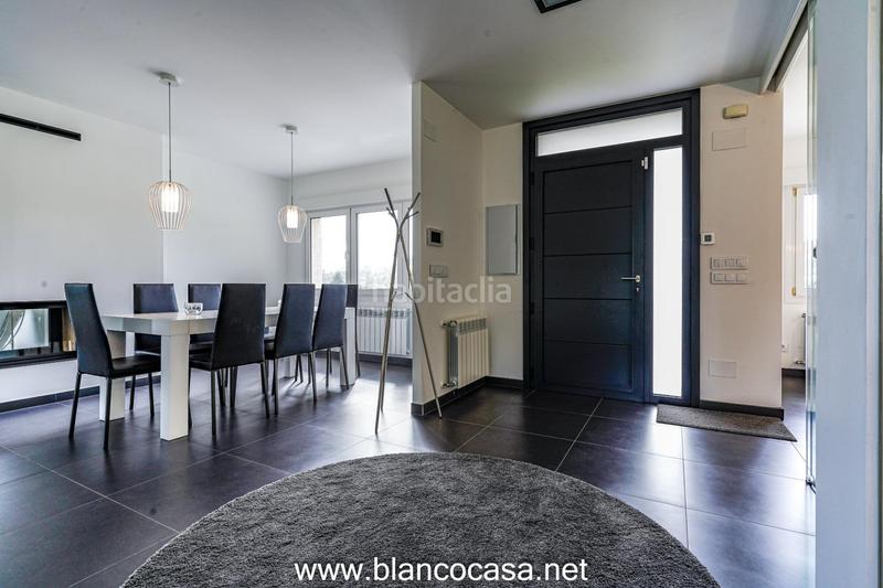 Foto 3c7b77bf-c379-4019-b368-9944d2c5b7ff. Casa lujosa, moderna y con un gran terreno en Carballo