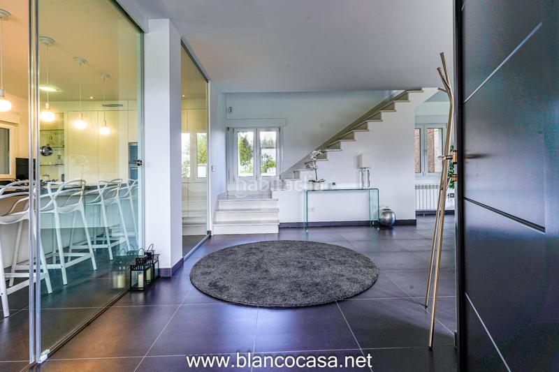 Foto 47e4397a-8a4a-46a0-a3c5-bef52be8d56e. Casa lujosa, moderna y con un gran terreno en Carballo