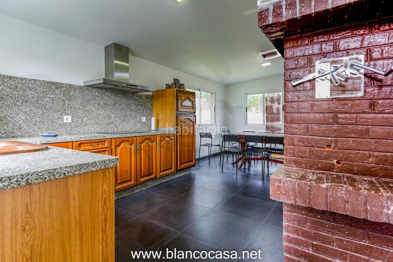 Foto 783e9fa7-8d84-4853-8508-bcb12cce04bf. Casa lujosa, moderna y con un gran terreno en Carballo