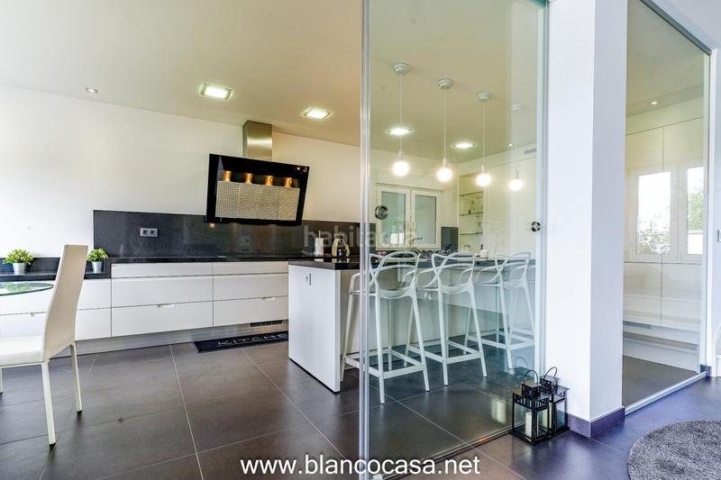 Foto 8e98e296-3da3-438c-99e1-124c60f3da19. Casa lujosa, moderna y con un gran terreno en Carballo