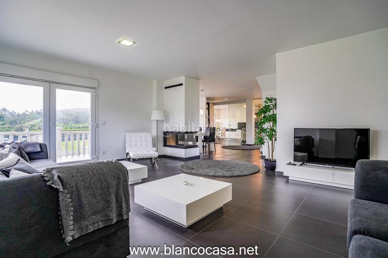 Foto a0d38027-b11e-4957-988c-d047980cc3d4. Casa lujosa, moderna y con un gran terreno en Carballo