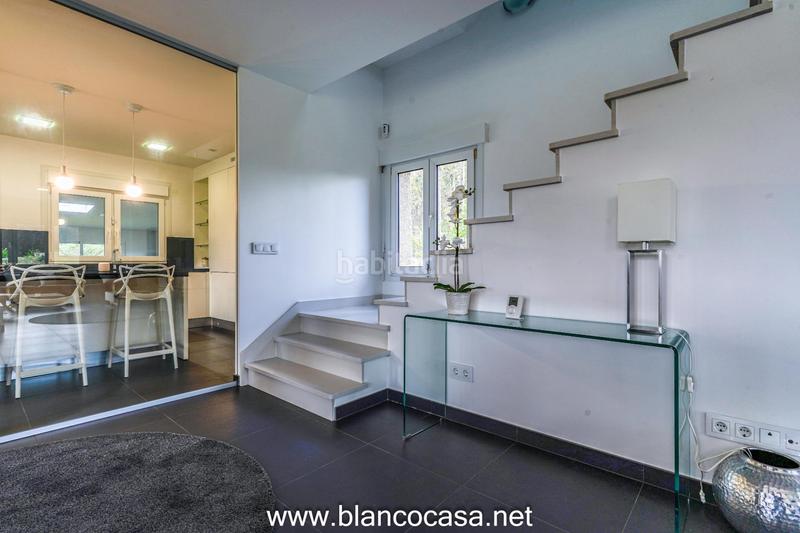 Foto e0cdc9f3-d627-477b-8165-a5145a056bc5. Casa lujosa, moderna y con un gran terreno en Carballo