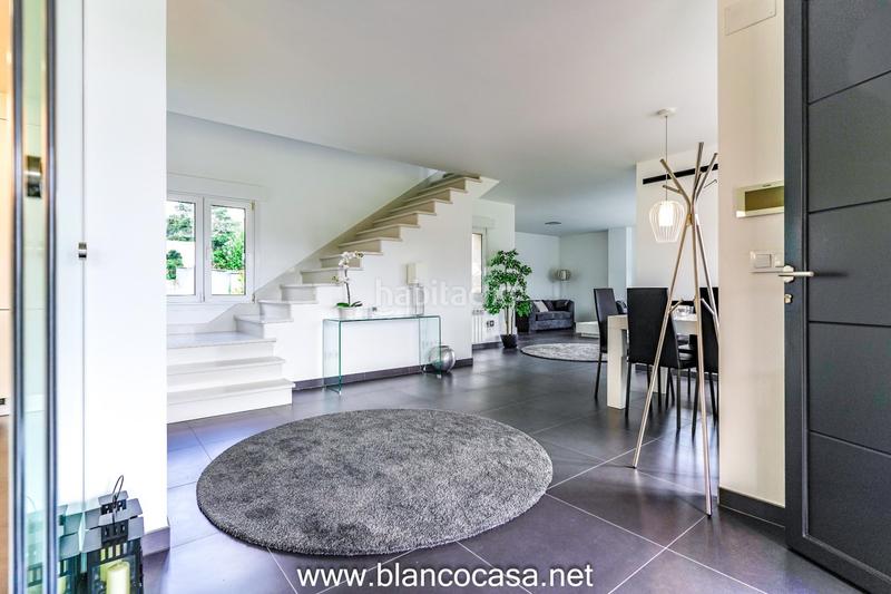 Foto e2c6ea31-88d0-4cba-a007-6955a9dd22f4. Casa lujosa, moderna y con un gran terreno en Carballo