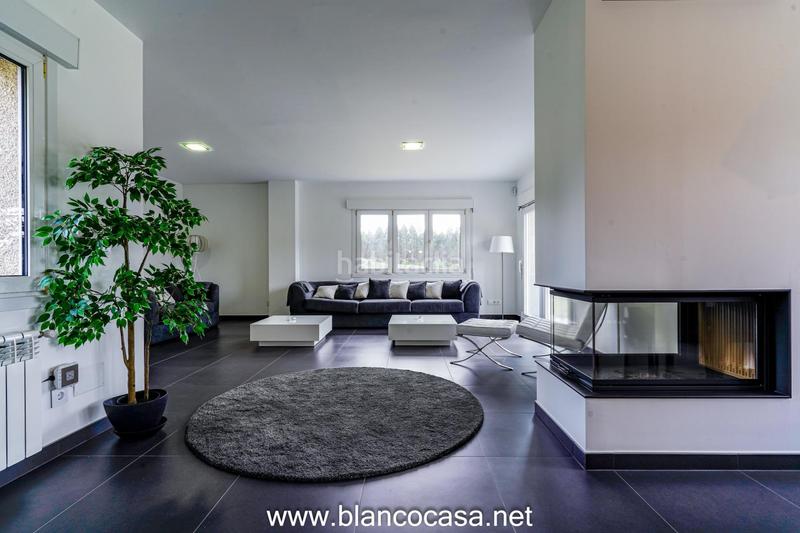 Foto e6a7367d-722a-4823-836f-f85e0f1c2dc5. Casa lujosa, moderna y con un gran terreno en Carballo