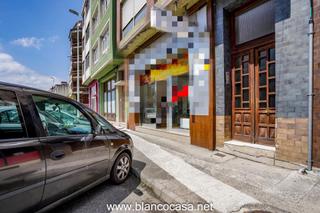 Business premise in Carballo. Amplio bajo comercial en venta